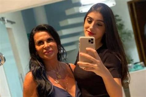 Bia Miranda neta da Gretchen de 18 aninhos caiu na net fodendo。